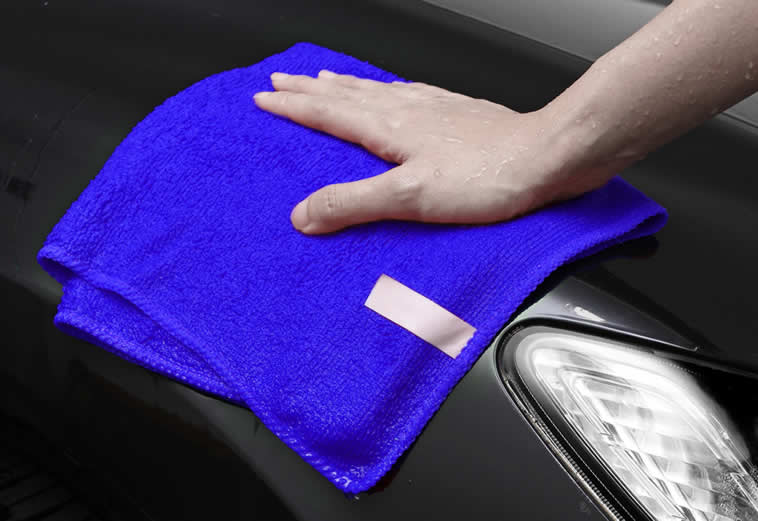 Cleaning a car with a microfiber cloth